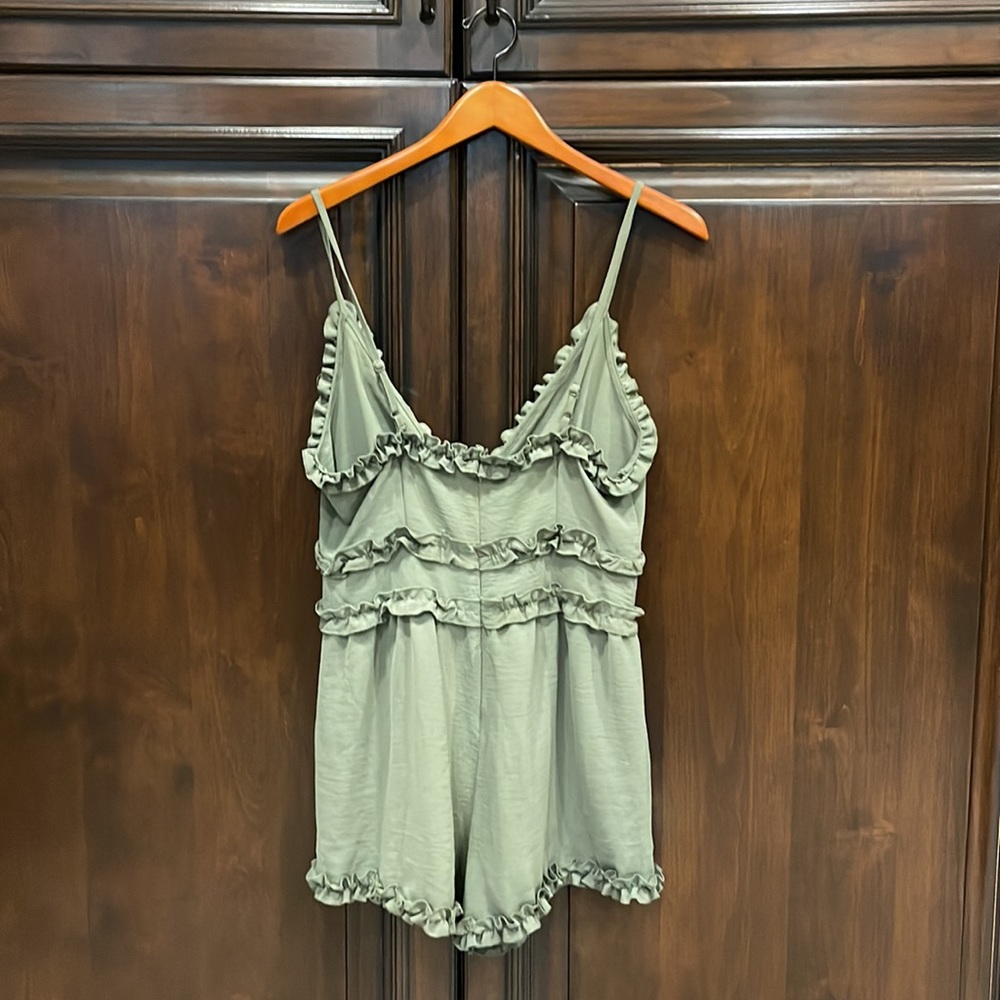 Iris Ruffle Romper - Picture 2 of 2